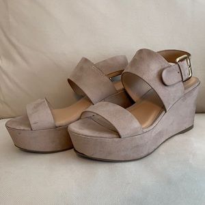 A New Day platform sandals in beige Sz 5 1/2